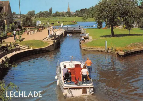 BR90355 St John S Lock Lechlade River Thames UK