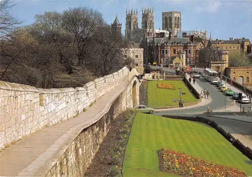B96609 the city walls and castle york uk