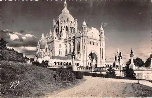 BR51379 Lisieux la basilique Frankreich