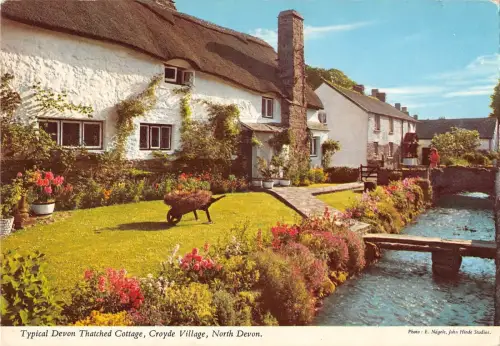 BR91950 typisches Devon reetgedecktes Cottage Croyde Dorf Devon UK