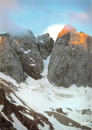 BT8923 aube sur le Vignemale France