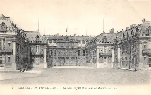 BG26342 la cour royale chateau de versailles france