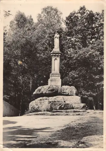 BT7895 Abbaye de la Pierre Qui vire statue de la vierge France