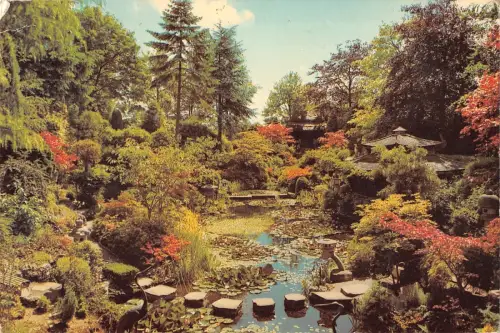 B101933 Japanische Garten Trittsteine Compton Acres Poole Dorset UK