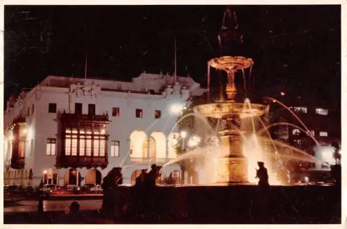 B95612 pileta en la plaza de armas lima peru