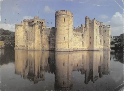 B101724 bodiam castle sussex uk