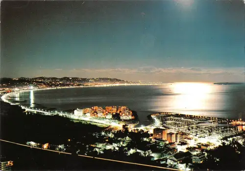 BT9874 Cannes reffelt de lune apres mistral sur la golfe Frankreich