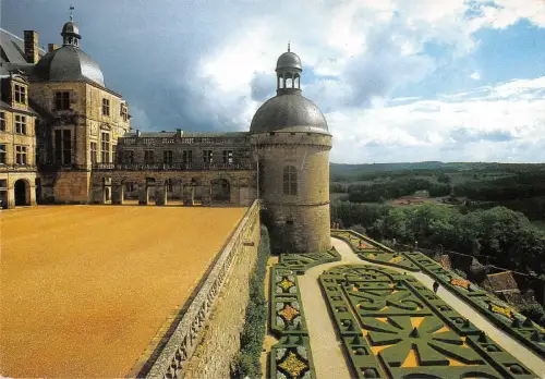 BT9783 Hautefort Chateau France