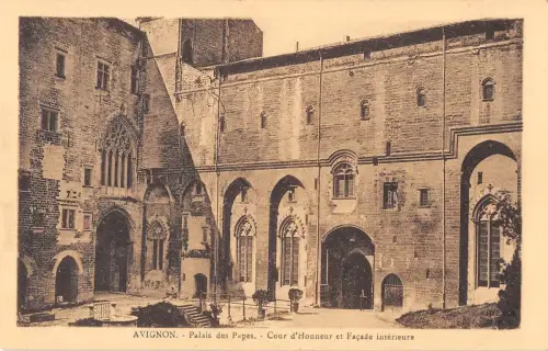BF8161 cour d honneur et facad palais des papes avignon france Frankreich