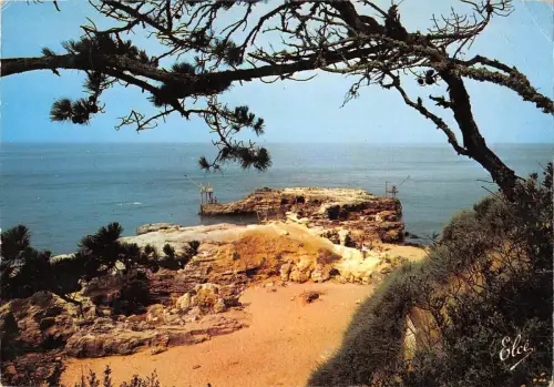 BT5829 Saint Palais sur mer les irieres vues de la corniche France