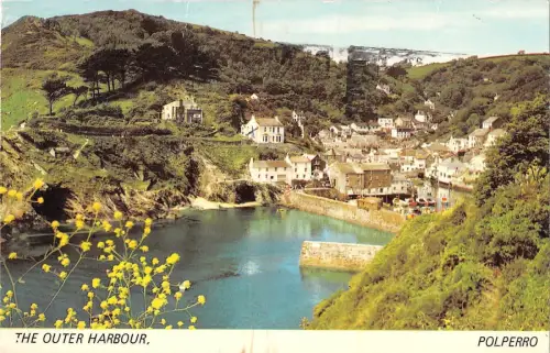B104155 the outer harbour polperro uk