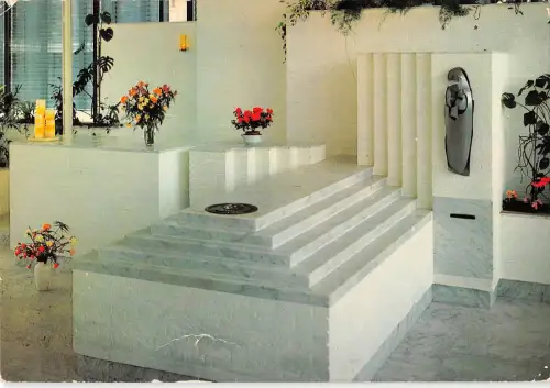 BT4527 Centre de pelerinage frere mutien marie malonne interieur de la capelle