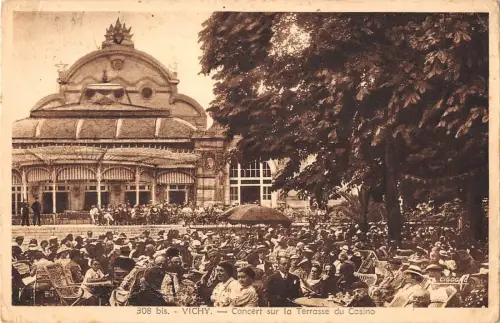 BT13467 Vichy concert sur la terrasse du casino France