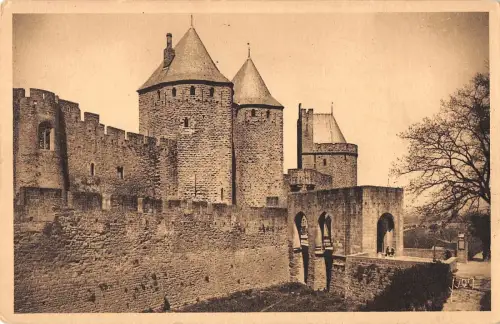BF8217 carcassonne aude la cite l entree du chateau por france Frankreich