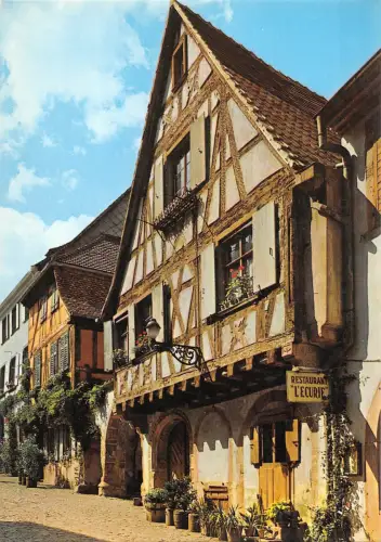 BT9553 Riquewihr dans la rue principale France