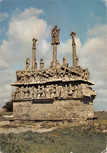 BT9572 Bretagne un des plus celebres calvaires bretons tronoen Frankreich