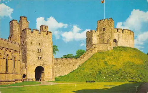 B103465 arundel castle the barbican towers and keep uk