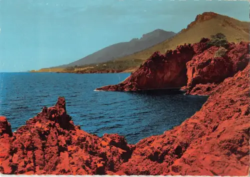 BT3995 L Estrell les roches rouges France