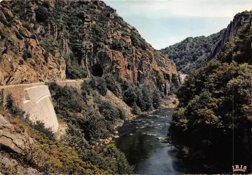 BF405 gorges de la sioule l entree du tunnel france