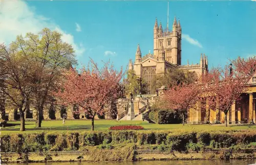 B103432 the abbey and gardens bath uk