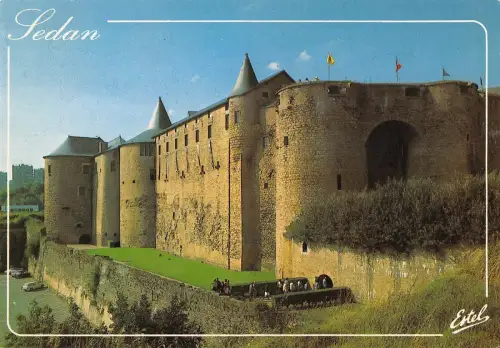 BT7806 Sedan les remparts du chateau fort France