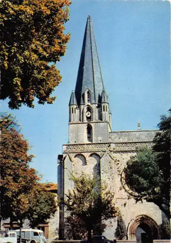 BR52078 La rocheoucauld l eglise Frankreich