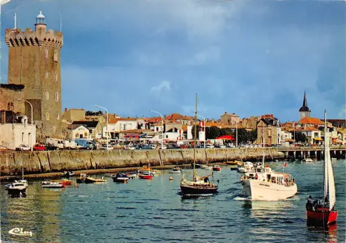 BF1030 les sables d olonne chenal du port France