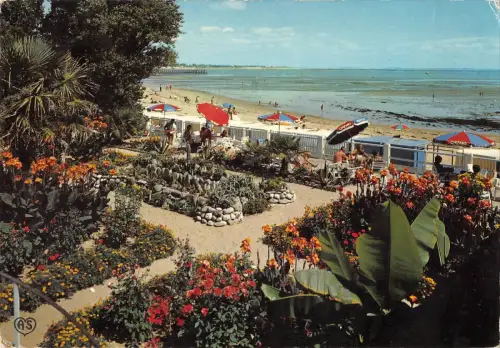 BT10878 La tranche sur mer jardin fleuri et promenade vers la plag France