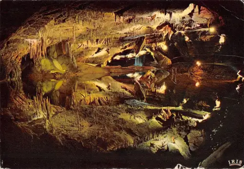 BT8005 En quercy les grottes de lacave la ville englotie France