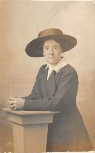 Lot315 Sozialgeschichte Echtfoto Frau Glamour UK