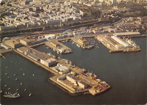 BT6788 Brest ciote maritime grand port de commerce France