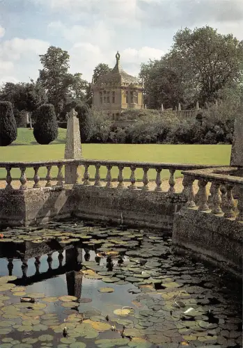 BR76329 Vorplatz Pavillon vom Nordgarten Montacute Haus Somerset UK