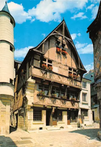 BR52387 Chinon le vieux la maison rouge Frankreich