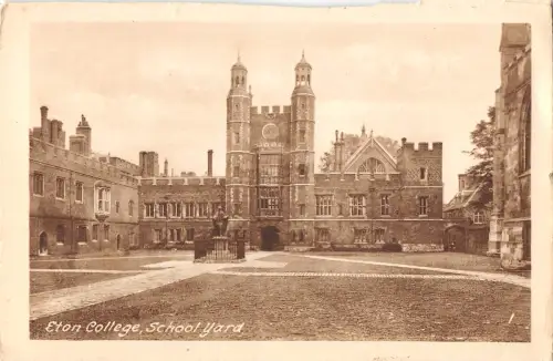 uk28101 school yard eton college echtfoto uk