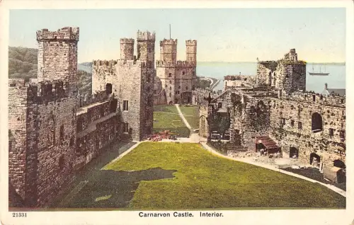 uk2965 carnarvon castle wales uk