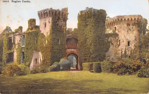 uk3652 raglan castle wales echtfoto uk