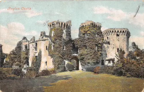 uk27345 raglan castle wales uk