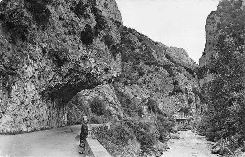 BR51197 La route les rochers gorges de l aude France