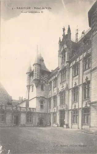 BF4054 saumur hotel de ville cour interieure france