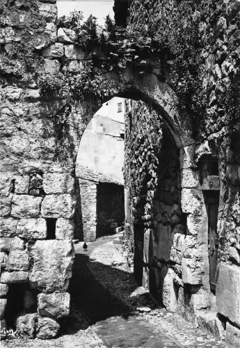 BR18312 La turbie Une vielle Rue france