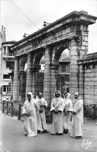 BR52276 Dax les curistes devant la fontaine chaude Frankreich