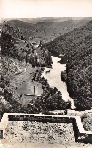 BR19082 Chaudes Aigues vallee de la truyere et le refuge france