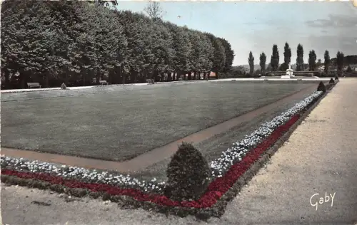 BR38827 Laigle les jardins du chateau france