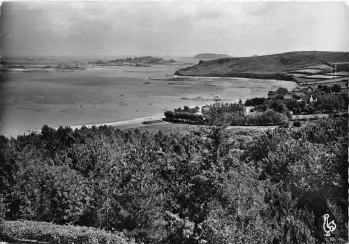 BR18010 Plouvazianec la Baie de Launay france