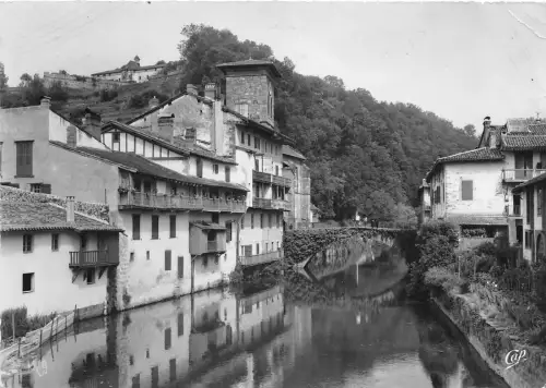 BR6603 St Ejan Pind de Port vieilles Maisons sur la Nive france