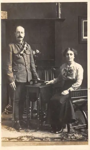 Lot238 Echtfoto UK Paar Sozialgeschichte Postkarte