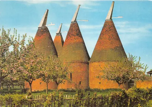 uk49297 kentish oast houses uk