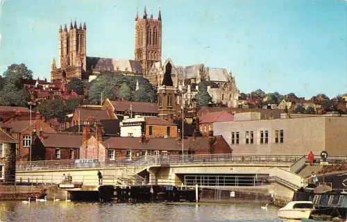 B101176 lincoln cathedral from brayford water uk 14x9cm