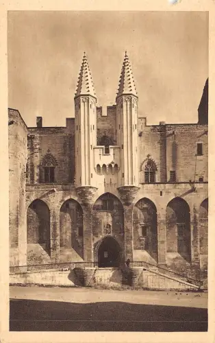 BF4760 entree principale avec les echauguettles avignon france