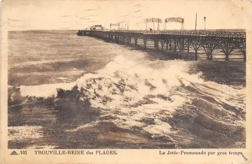 B38629 Trouville Reine des Places La Jetee Promenade france